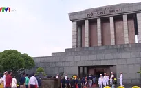 Đông đảo người dân xếp hàng vào Lăng viếng Bác
