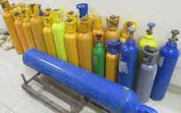 Phát hiện kho chứa gần 600 bình khí cười tại Đông Anh, Hà Nội