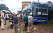 Xe khách mất lái tông 2 người tử vong ở Đăk Nông