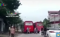 Tài xế cùng phụ xe của 2 xe khách lao vào hỗn chiến vì tranh giành khách