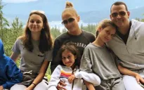 Jennifer Lopez: Hai con chính là điểm mấu chốt khi tìm kiếm bạn trai mới