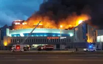 Cháy lớn thiêu rụi hơn 1.000m2 trung tâm thương mại ở Vladivostok, Nga