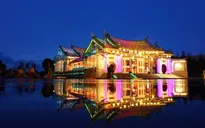 Ngôi đền làm bằng kính trong suốt, chịu được gió giật cấp 17 và động đất