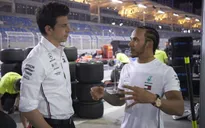 Lewis Hamilton không hài lòng với chiến thuật của Mercedes ở GP Singapore