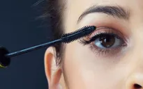 Sử dụng mascara thường xuyên có thể gây nhiễm trùng mắt