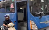 Đình chỉ lái xe bus có hành vi khiếm nhã