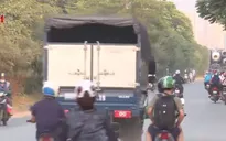 Bất hợp lý tại đường gom Đại lộ Thăng Long