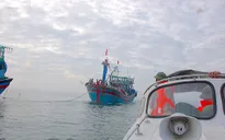 Cứu ngư dân Quảng Bình gặp nạn trên biển