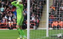 Dâng chiến thắng cho Liverpool, sao Man Utd lập tức bị "chỉnh"