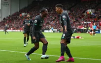 "Thần may mắn" mỉm cười, Liverpool thắng trận thứ 7 liên tiếp tại Premier League 2019/20