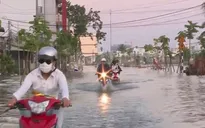Triều cường gây ngập nặng nhiều tuyến đường trung tâm Cần Thơ