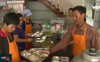 Bếp cơm từ thiện ở An Giang: San sẻ yêu thương với những người còn khó khăn