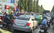 Cần Thơ kẹt xe nghiêm trọng vì triều cường