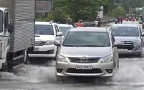 Triều cường tiếp tục dâng cao gây ngập Quốc lộ 1, Vĩnh Long