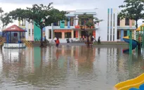 Thầy trò các tỉnh miền Trung vượt lũ dự khai giảng năm học mới 2019-2020