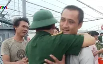 Cứu 4 ngư dân sau 25 giờ trôi dạt trên biển