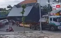 Bình Dương: Người đi đường lo lắng khi thùng container liên tục rơi xuống đường