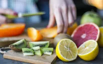 Điều gì xảy ra khi dùng quá nhiều vitamin C?