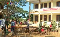 Các điểm trường vùng lũ khai giảng muộn