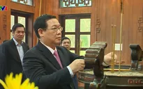 Phó Thủ tướng dâng hương tưởng niệm Chủ tịch Hồ Chí Minh