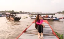 Á hậu Kim Duyên diện áo bà ba giới thiệu chợ nổi Cái Răng, Cần Thơ