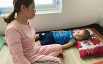 Hoàn cảnh khó khăn của bé trai 6 tuổi trải qua 8 lần mổ não vì não úng thủy
