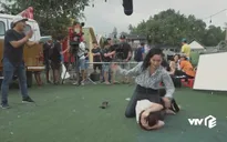 Tiệm ăn dì ghẻ - Tập 17: Từ ngôi sao nổi tiếng, Kim cay đắng nhận vai quần chúng, bị đánh ghen bầm dập