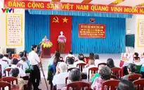 Thủ tướng tặng quà Tết đồng bào khó khăn ở Trà Vinh