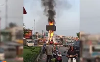 Cháy trụ đèn trang trí Tết vòng xoay thị xã Ngã Bảy