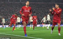 Liverpool 2–0 Man Utd: Van Dijk	cùng Salah lập công, Liverpool vững ngôi đầu Ngoại hạng Anh