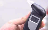 Máy cảm biến giúp đo lái xe tự kiểm tra nồng độ cồn có đáng tin cậy?