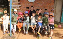 Chàng trai ung thư mở lớp học miễn phí cho trẻ em quê nghèo