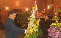 Dâng hương tưởng nhớ Chủ tịch Hồ Chí Minh