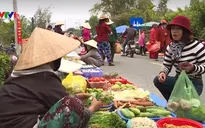 Chợ phiên ngày Tết bên phá Tam Giang