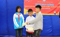 Cậu bé 9 tuổi dành tiền mừng tuổi giúp học sinh mồ côi ăn Tết