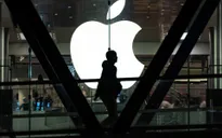 Apple "lên đỉnh" trong ngày đầu năm mới