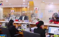 Nhộn nhịp gửi tiền tiết kiệm đầu năm mới