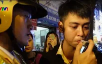 Nhiều tài xế chống đối, dọa bỏ xe, né tránh kiểm tra nồng độ cồn