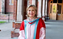 Cựu Ngoại trưởng Mỹ Hillary Clinton làm hiệu trưởng trường đại học