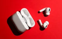 Apple cho người dùng khắc "cục phân cười" lên AirPods