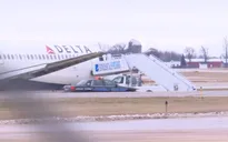 Máy bay Delta Air Lines trượt khỏi đường băng