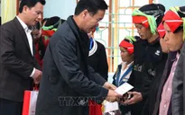 Trưởng ban Tuyên giáo Trung ương thăm, tặng quà Tết các hộ nghèo, gia đình chính sách tại Hà Giang