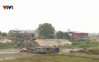Sạt lở nghiêm trọng do khai thác cát thiếu kiểm soát ở Đông Anh (Hà Nội)