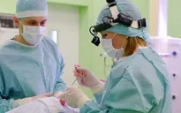 Nữ bác sĩ phẫu thuật dễ bị vô sinh