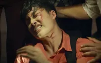 Cô gái nhà người ta: Đình Tú bị dân làng quây đánh túi bụi