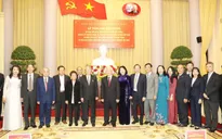 Trao huy hiệu Đảng cho cán bộ cấp cao Nhà nước