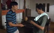 Cô gái nhà người ta: Đến tuổi lấy vợ, Khoa (Đình Tú) còn bị bố tụt quần đánh đòn