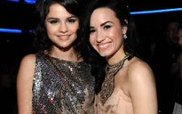 Không còn là bạn, Selena Gomez vẫn khen ngợi Demi Lovato
