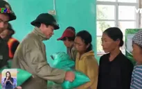 Quảng Bình hỗ trợ người dân vùng bị chia cắt do mưa lũ