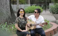 Chí Trung chơi đàn, làm thơ tặng bạn gái kém 17 tuổi